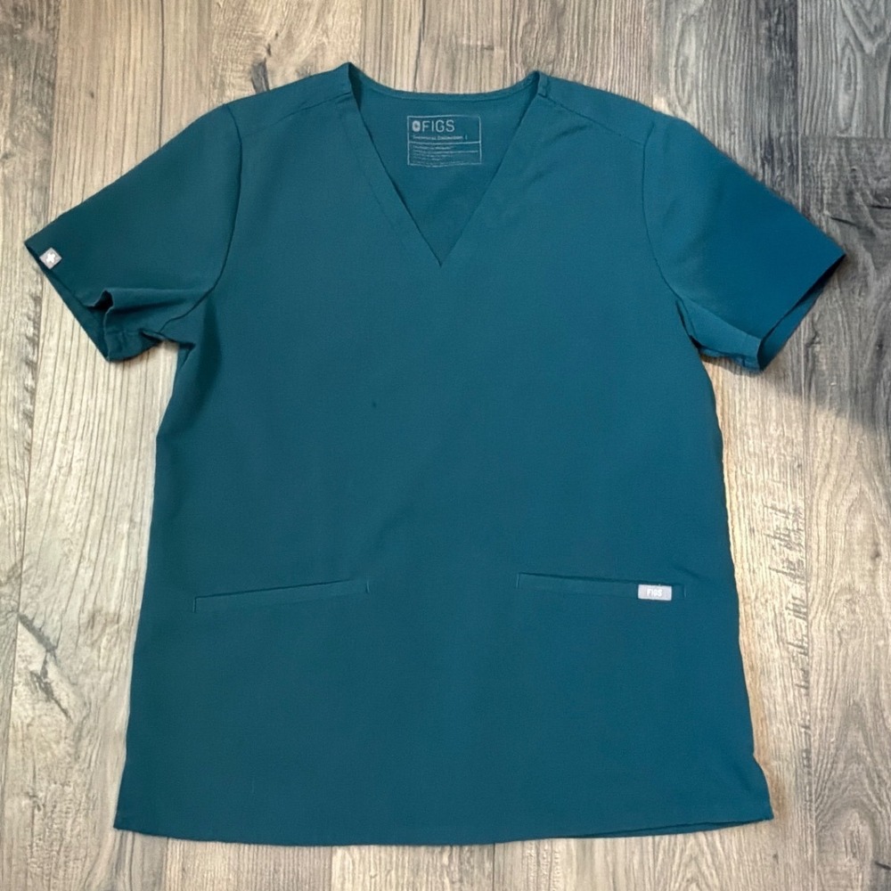 FIGS Technical Collection Casma 3-Pocket Scrub Top Teal Blue V-Neck Short Sleeve